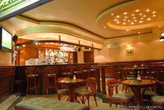 Hotel Cezar Баня Лука Ресторант снимка